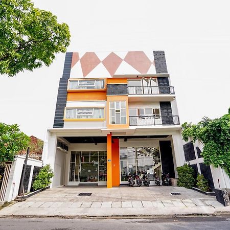 Pratisarawirya Guesthouse By Ecommerceloka Surabaya Exteriör bild