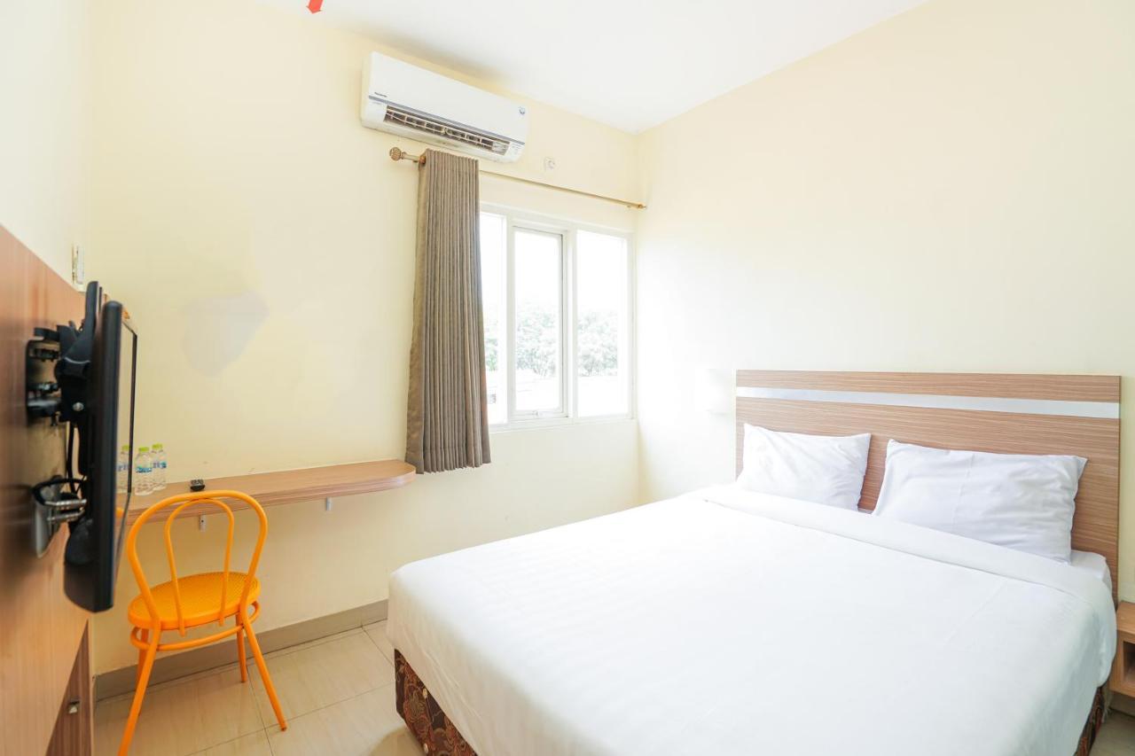 Pratisarawirya Guesthouse By Ecommerceloka Surabaya Exteriör bild