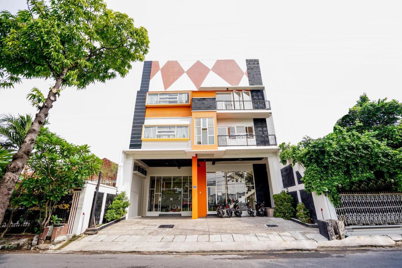 Pratisarawirya Guesthouse By Ecommerceloka Surabaya Exteriör bild