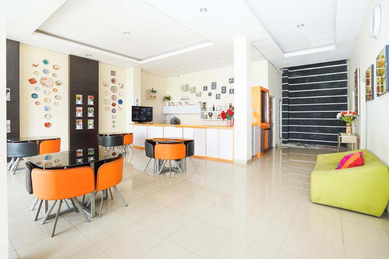 Pratisarawirya Guesthouse By Ecommerceloka Surabaya Exteriör bild