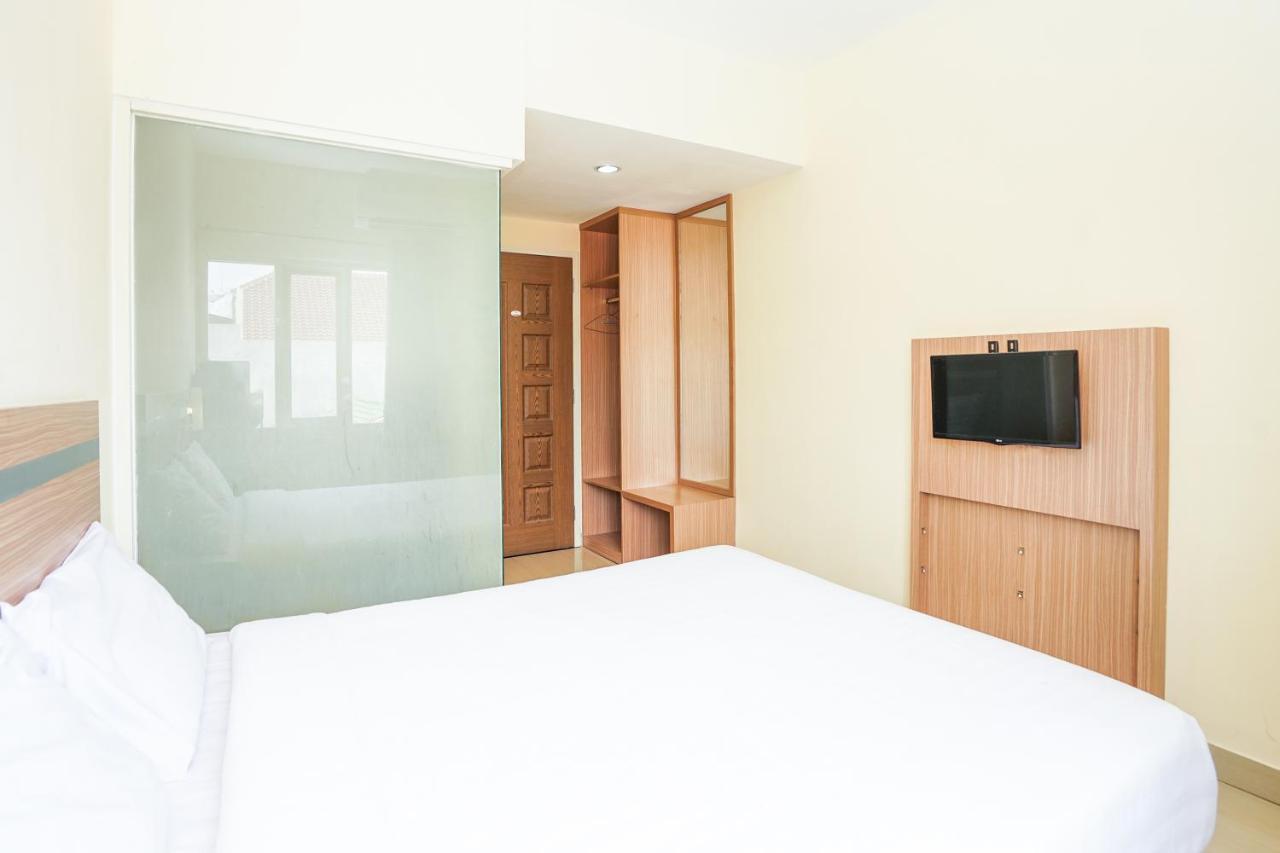 Pratisarawirya Guesthouse By Ecommerceloka Surabaya Exteriör bild