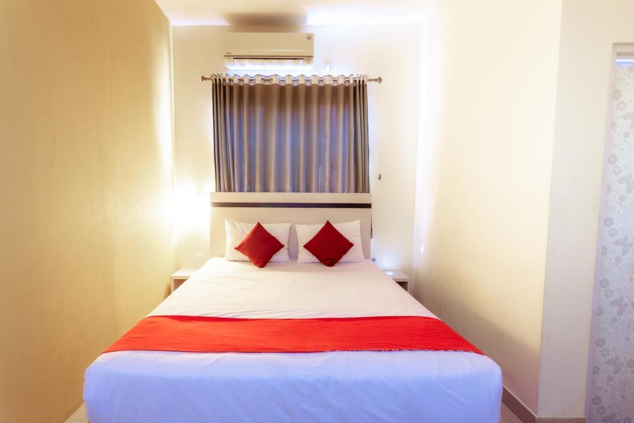 Pratisarawirya Guesthouse By Ecommerceloka Surabaya Exteriör bild