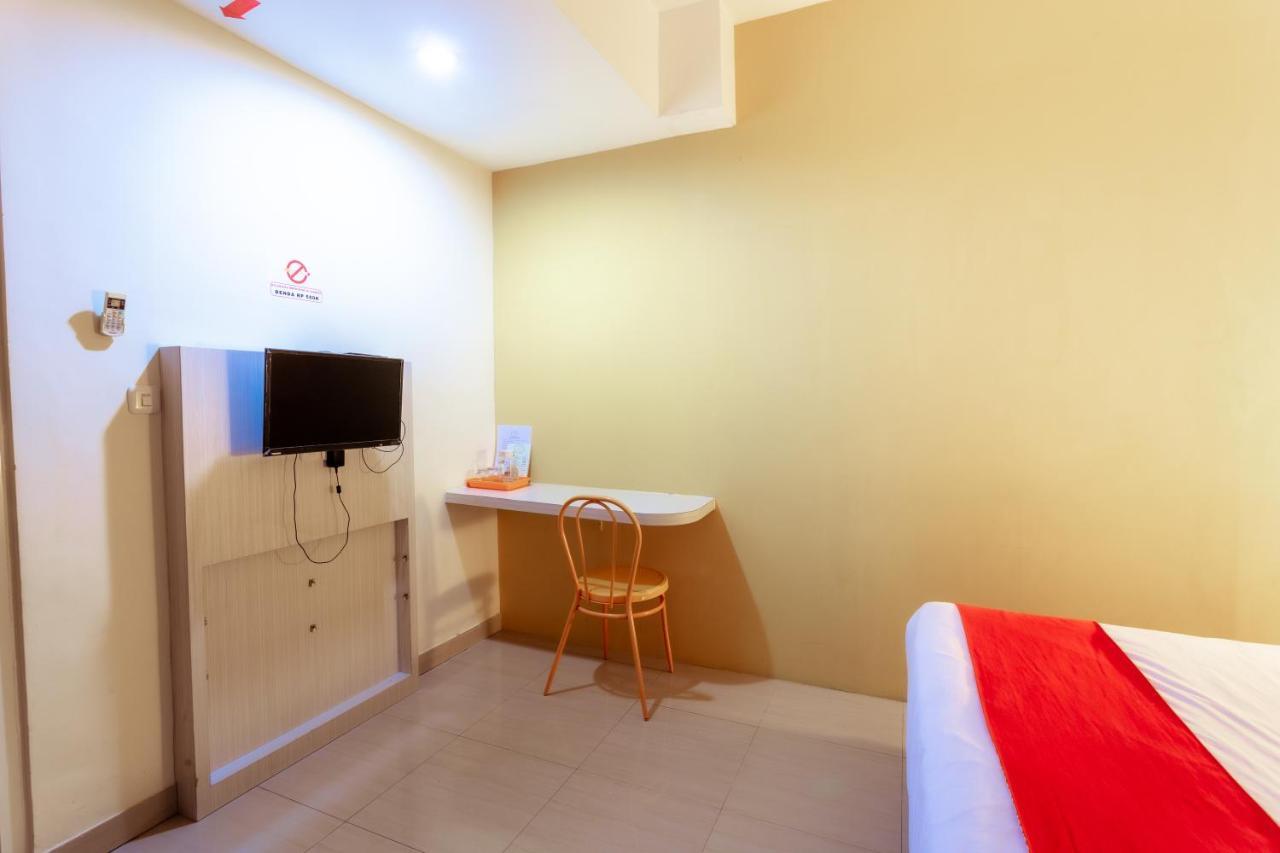 Pratisarawirya Guesthouse By Ecommerceloka Surabaya Exteriör bild